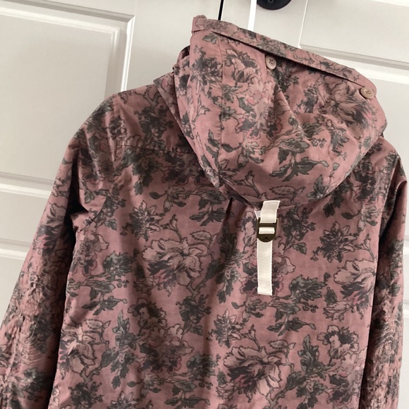 Burton ski/snowboard jacket - Picture 8 of 8